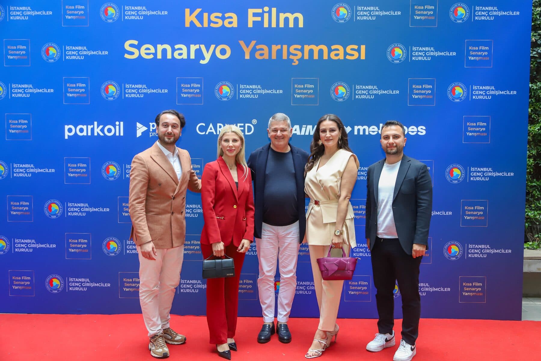 Kırmızı Halıda Konuklar