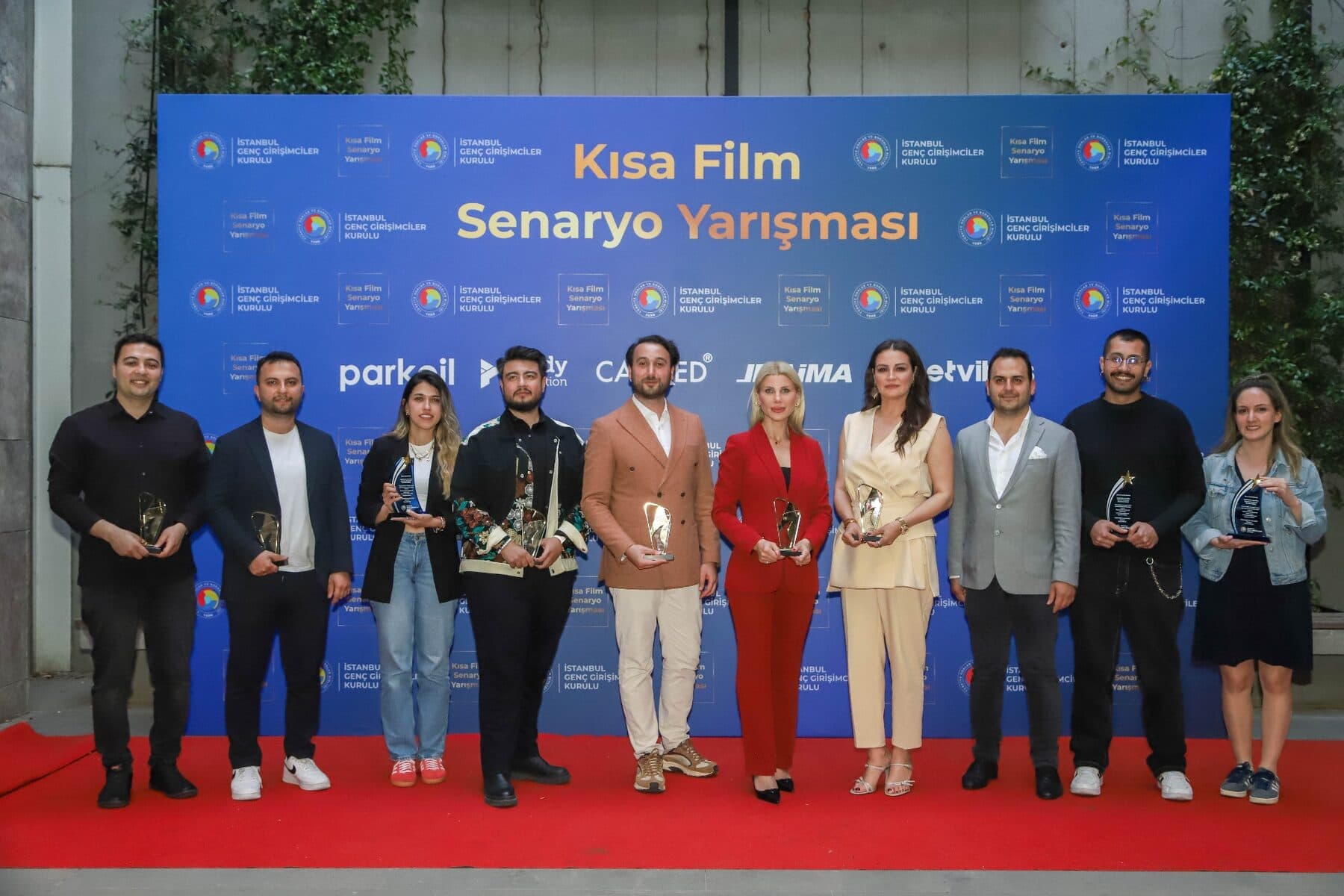 Sahnede konuşmacı