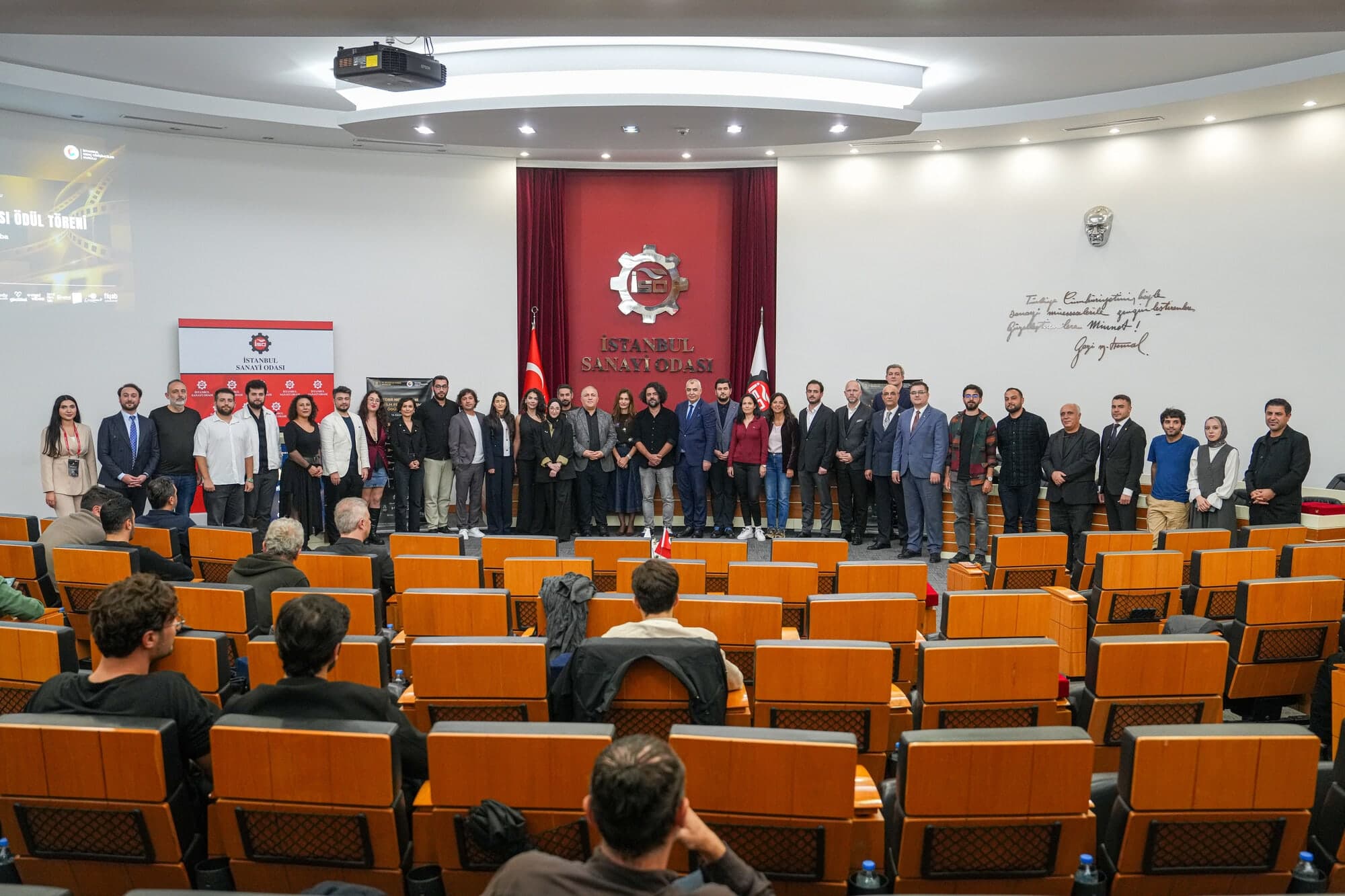 Tören sonunda finalistler, jüri ve konuklar İSO Meclis Salonu’nda