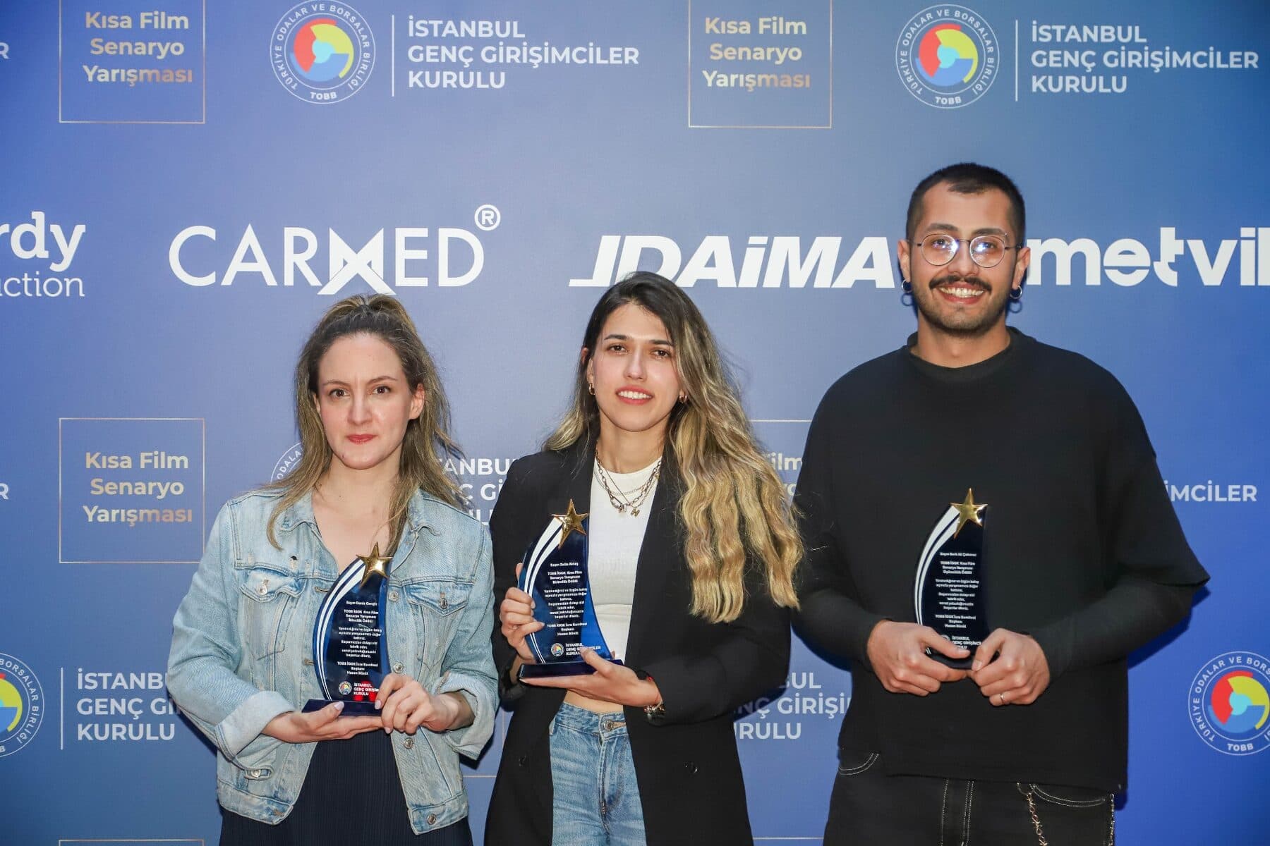 2025 finalistleri sahnede
